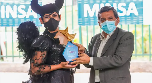 Francis ganó certamen al mejor disfraz.