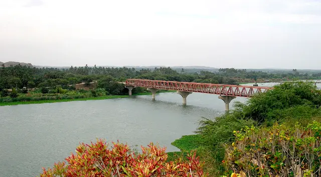 Según aseguran los testigos, el menor no se habría percatado que en las aguas del río Chira se habían formado remolinos.
