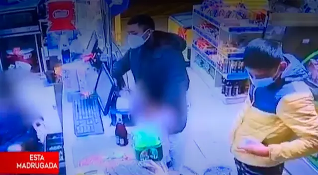 Banda de estafadores dan billetes falsos a un minimarket