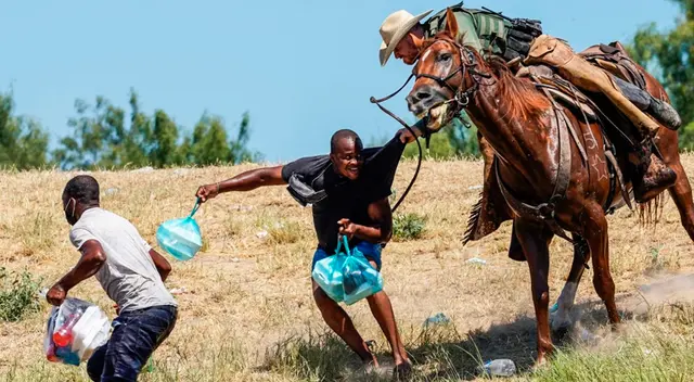 Agentes ejercen violencia contra migrantes haitianos. Agentes ejercen violencia contra migrantes haitianos.