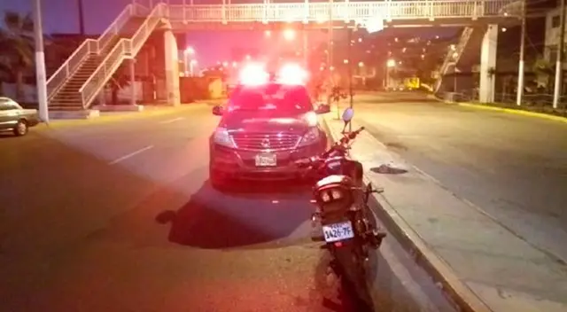 Los vecinos exigieron a las autoridades del Rímac la colocación de un semáforo o rompemuelles en la zona, ya que, aseguran, no es la primera vez que ocurre este tipo de tragedias. Los vecinos exigieron a las autoridades del Rímac la colocación de un semáforo o rompemuelles en la zona, ya que, aseguran, no es la primera vez que ocurre este tipo de tragedias.