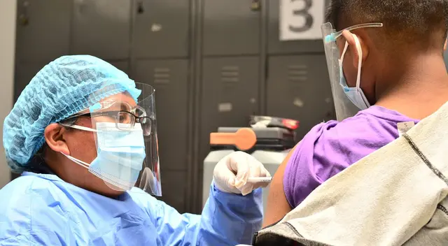 En la región Tacna, están vacunando a menores entre los 12 a 17 años. En la región Tacna, están vacunando a menores entre los 12 a 17 años.