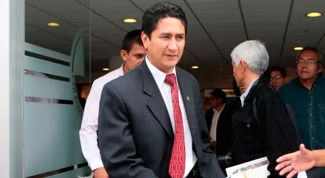 Vladimir Cerrón es investigado con sus hermanos por coimas en dólares. Vladimir Cerrón es investigado con sus hermanos por coimas en dólares.