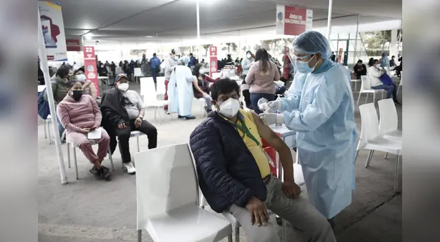 Vacunación continúa, pero persiste la desconfianza hacia la vacuna contra el coronavirus. Vacunación continúa, pero persiste la desconfianza hacia la vacuna contra el coronavirus.