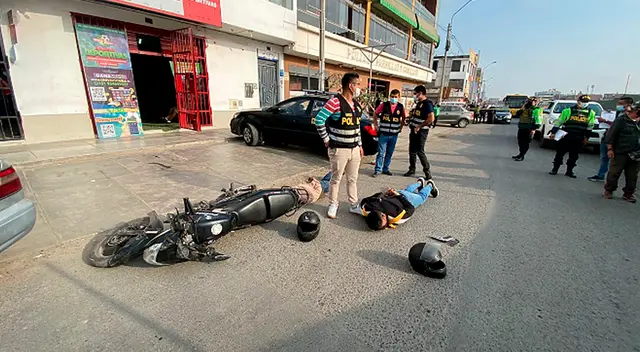 Clientes de la casa de apuestas fueron arrebatados de sus celulares.