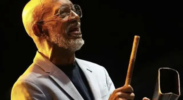 Llevará toda su alegría y ritmo a la eternidad. Llevará toda su alegría y ritmo a la eternidad.