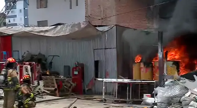 Vivienda de material noble se incendia en el Cercado de Lima. Vivienda de material noble se incendia en el Cercado de Lima.