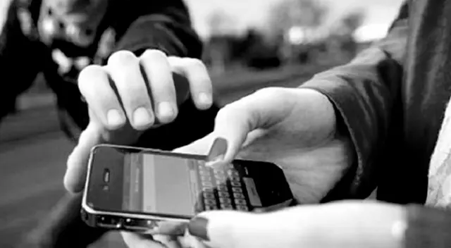 La madre y su hijo resultaron ilesos tras el intento de robo.