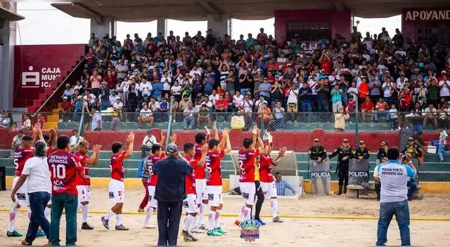 Octavio Espinosa quiere dar alegría a su hinchada regresando a Primera. Octavio Espinosa quiere dar alegría a su hinchada regresando a Primera.
