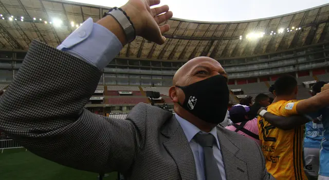 El Sporting Cristal de Roberto Mosquera es candidato al título nacional este 2021.