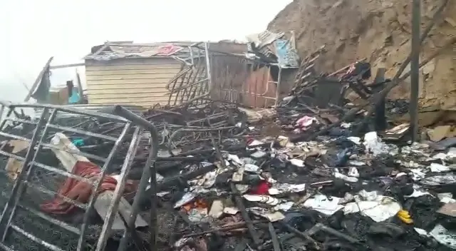 madre de familia denuncia que sujetos incendiaron su vivienda