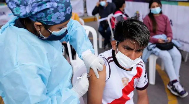 Minsa anuncia que protocolo para la tercera dosis debería estar lista la próxima semana.