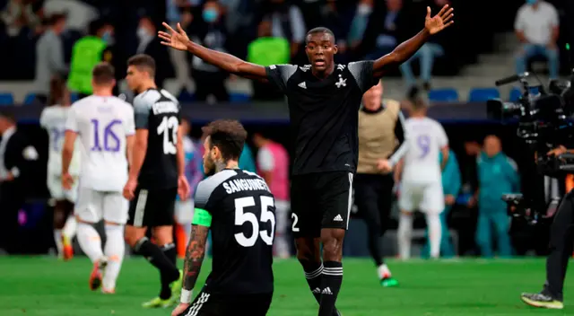 Gustavo Dulanto sonríe al vivir un momento inolvidable con el Sheriff de Moldavia.