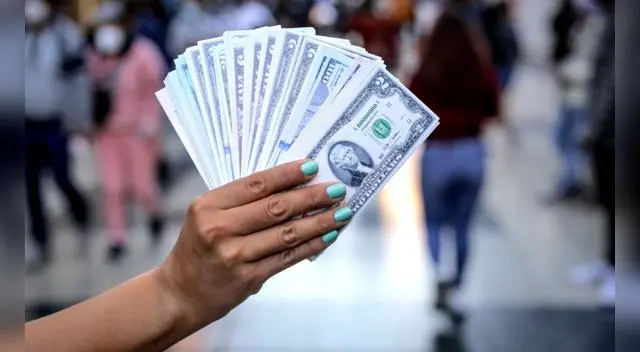 El dólar no se mantiene estable por los conflictos políticos. El dólar no se mantiene estable por los conflictos políticos.