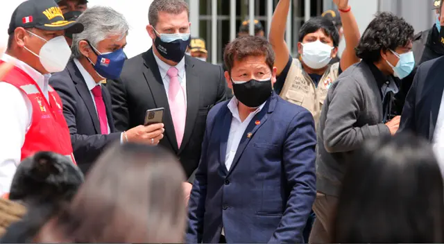 Al premier se le viene haciendo menos caso en su propio gabinete. Al premier se le viene haciendo menos caso en su propio gabinete.