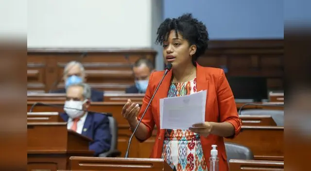 Congresista Rosangella Barbarán en el ojo de la tormenta Congresista Rosangella Barbarán en el ojo de la tormenta