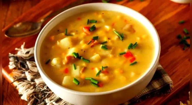 El caldo de gallina es muy consumido en el invierno en Lima.