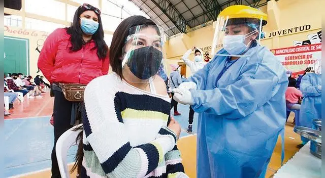 vacunación contra la COVID-19 a jóvenes de 18 años podría comenzar en la jornada des Vacunafest