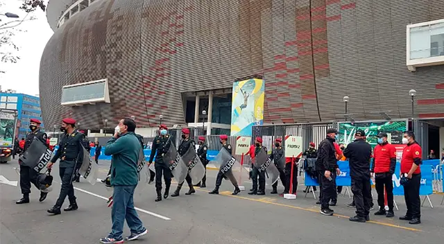 Efectivos del orden resguardan el Estadio Nacional. Efectivos del orden resguardan el Estadio Nacional.