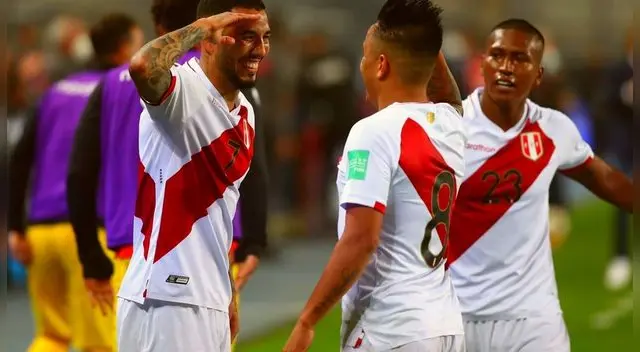Christian Cueva marcó el primer gol del partido ante la seleccion chilena.