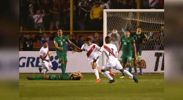 Edison Flores anotó en la última victoria en las Eliminatorias de Perú ante Bolivia . Edison Flores anotó en la última victoria en las Eliminatorias de Perú ante Bolivia .