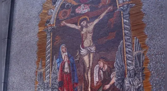 Este mes cientos de feligreses acuden a visitar al Señor de los Milagros.