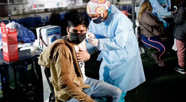 Jóvenes de 18 años a más se podrán vacunar desde este lunes 11 de septiembre. Jóvenes de 18 años a más se podrán vacunar desde este lunes 11 de septiembre.