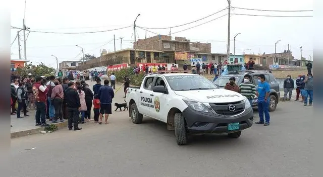 Policías llegaron al lugar para iniciar las investigaciones.