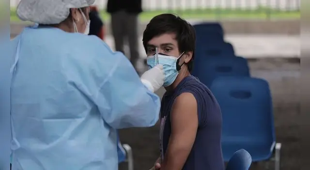 Así va la vacunación contra COVID-19 en Campo de Marte. Foto: Gerardo Marín / La República Así va la vacunación contra COVID-19 en Campo de Marte. Foto: Gerardo Marín / La República