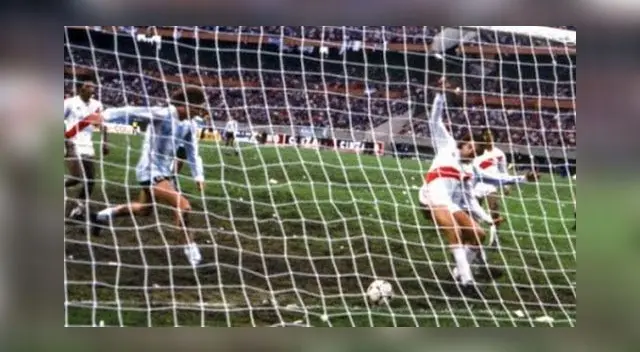 Un gol con falta en los últimos minutos permitió a Argentina empatar (2-2) y clasificar al Mundial.