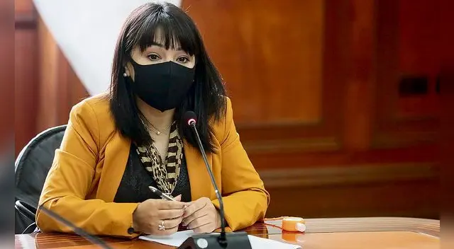 Mirtha Vásquez desautorizó a Barranzuela sobre conducción de Devida y erradicación de hoja de coca