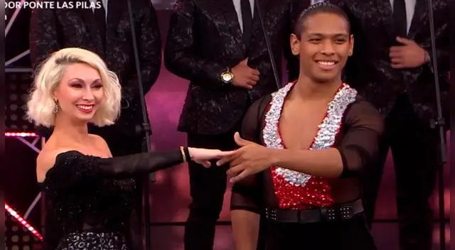 Sólo son una pareja en el baile. Sólo son una pareja en el baile.