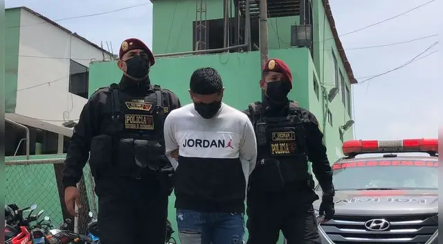 cae peligroso raquetero en la estación del Metropolitano