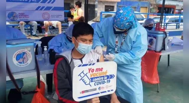 Vacunación contra la COVID-19 en el Perú se encuentra en los jóvenes de 18 años a más.