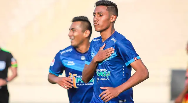 Brando Palacios festeja  su gol en la victoria del Stein 2-1 ante  Chavelines.