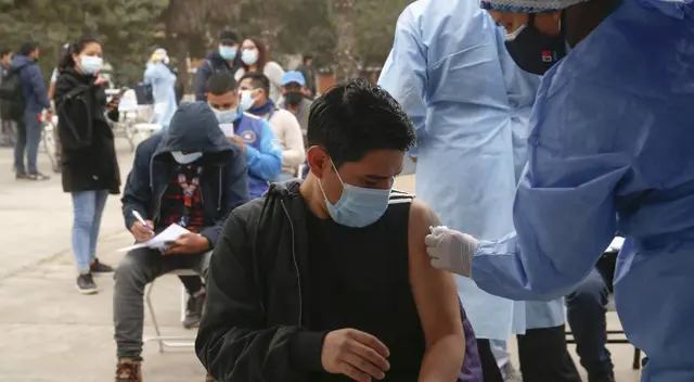 Huánuco: más 40 mil dosis de AstraZeneca por vencerse debido a negativa de población a vacunarse Huánuco: más 40 mil dosis de AstraZeneca por vencerse debido a negativa de población a vacunarse