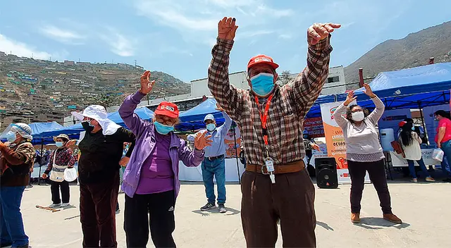 Miembros de ollas comunes son beneficiados con vacunas y capacitación. Miembros de ollas comunes son beneficiados con vacunas y capacitación.