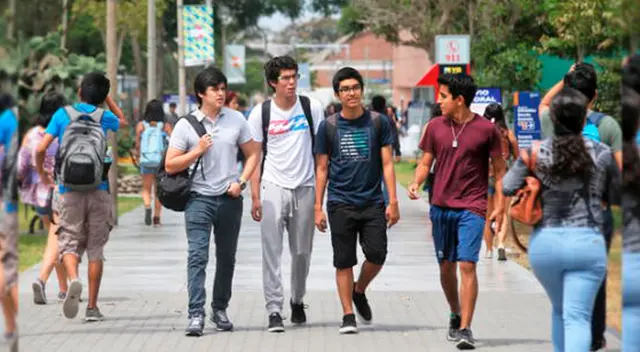 Ministro de Salud indicó fecha para el regreso de los estudiantes universitarios a las aulas