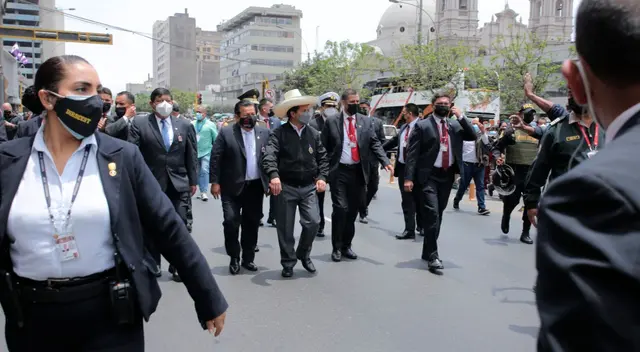 Pedro Castillo caminó por la avenida Tacna para participar en misa realizada en la Iglesia de Las Nazarenas, en el Cercado de Lima. Pedro Castillo caminó por la avenida Tacna para participar en misa realizada en la Iglesia de Las Nazarenas, en el Cercado de Lima.