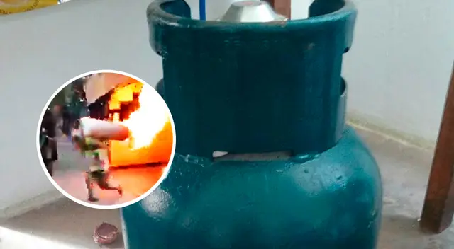 El hombre de llamas logró colocar el balón en un lugar seguro en la calle para que sus compañeros lo rocíen con un extintor contra incendios.