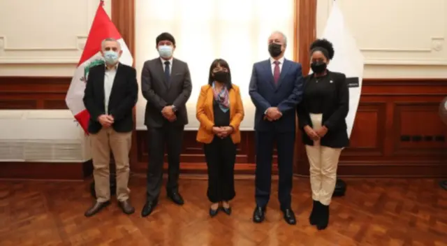 Premier Mirtha Vásquez se reunió con bancada de Fuerza Popular Premier Mirtha Vásquez se reunió con bancada de Fuerza Popular