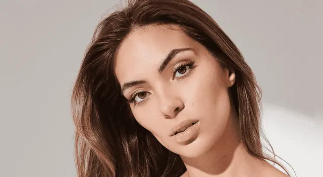 Natalie Vértiz y outfit satinado