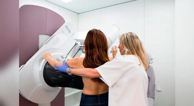 La mamografía es el principal examen que recomiendan las instituciones expertas en la materia.