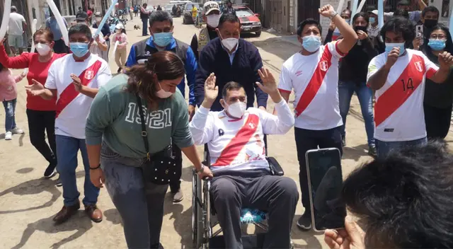 Se hizo realidad el sueño de muchos vecinos chalacos y así celebraron en las calles.