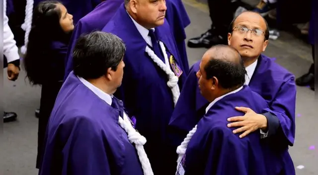 Muchos fieles usan este hábito morado.