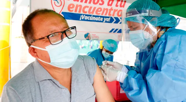 Existen 2.133.122 personas de 65 años a más que recibirán la dosis de refuerzo