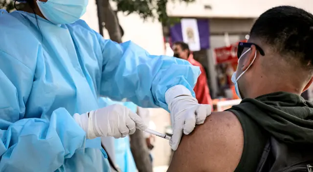 Un 10 % de las personas mayores de 30 años está parcialmente vacunado o le falta completar su segunda dosis; mientras que un 20 % aún no ha recibido vacuna alguna. Un 10 % de las personas mayores de 30 años está parcialmente vacunado o le falta completar su segunda dosis; mientras que un 20 % aún no ha recibido vacuna alguna.