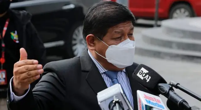 Ministro de Defensa Walter Ayala sostiene que ya han conversado con distintas bancadas sobre el el trabajo del Gobierno Ministro de Defensa Walter Ayala sostiene que ya han conversado con distintas bancadas sobre el el trabajo del Gobierno