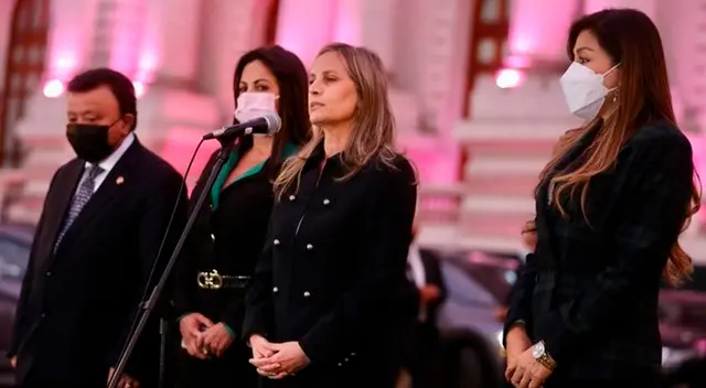 María del Carmen Alva.