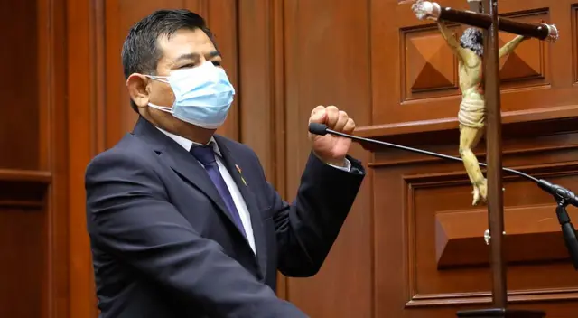 Fernando Herrera, congresista de Perú Libre, falleció este último lunes mientras se desarrollaba la sesión para el voto de confianza de Mirtha Vásquez. Fernando Herrera, congresista de Perú Libre, falleció este último lunes mientras se desarrollaba la sesión para el voto de confianza de Mirtha Vásquez.